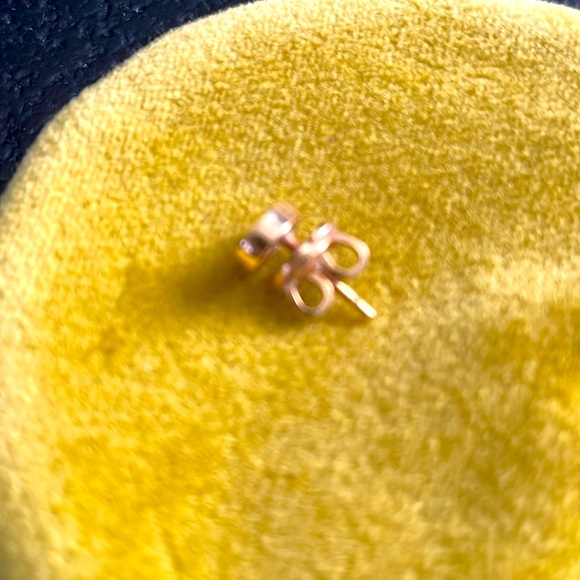 Gold Gucci Stud Earring - Picture 2 of 3